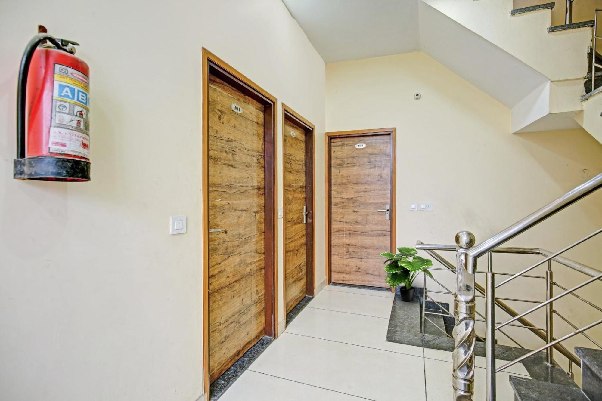 Collection O Rd Hotel Zirakpur Εξωτερικό φωτογραφία